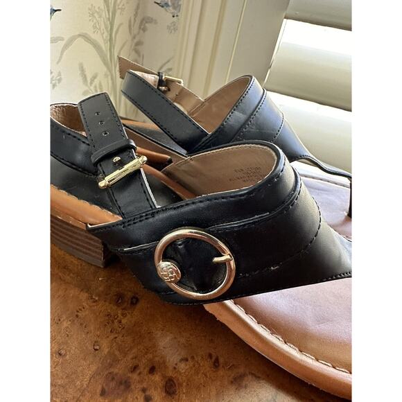 Liz Claiborne Refined Comfort Women's Black Thong Sandals Gold Accent Size 8.5M - Picture 2 of 7